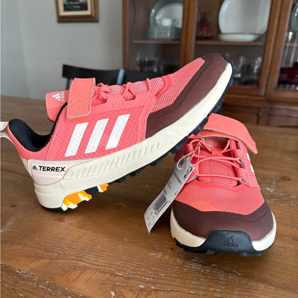 NWT Girls size 5 adidas Terrex Trailmaker